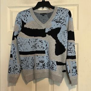 Metric Knits Abstract Blue V-Neck Sweater Size Small